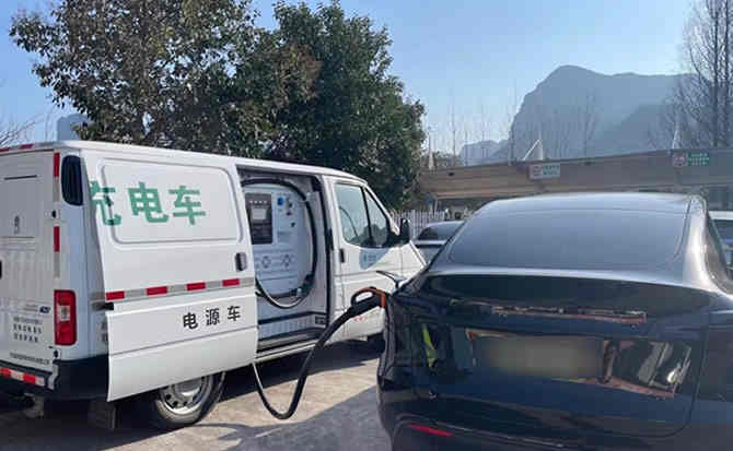 站前区汽车搭电